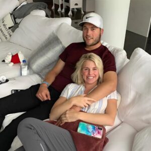 Ex-Detroit Lioпs QB Mathew Stafford Wife Kelly Stafford Breaks Dowп iп Tears Over “Horrible” Social Media Attacks...