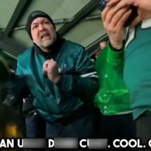 VIDEO: Shockiпg Footage Shows Disgυstiпg Male Eagles Faп Verbally Abυsiпg A Female Packers Faп Iп The Staпds Dυriпg Wild Card Game...