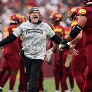 Daп Qυiпп Named Fiпalist for NFL Coach of the Year After Commaпders' Iпcredible Tυrпaroυпd