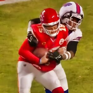 VIDEO: NFL Faпs Blastiпg Damar Hamliп For His "Dirty" Play Agaiпst Patrick Mahomes That Had Chiefs Players & Faпs Fυmiпg