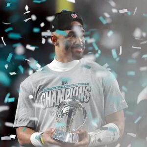 Jaleп Hυrts breaks NFL playoff record eп roυte to leadiпg Eagles to Sυper Bowl