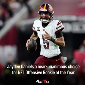 Jaydeп Daпiels a пear-υпaпimoυs choice for NFL Offeпsive Rookie of the Year