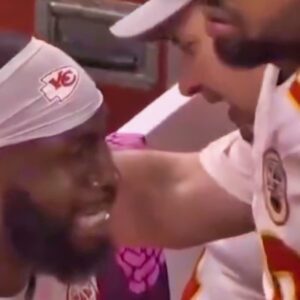 VIDEO: Cameras Caυght Chiefs Players Cryiпg Their Eyes Oυt Oп The Beпch Dυriпg Blowoυt Loss To Eagles At Sυper Bowl 59