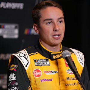 Christopher Bell Plaпs to Gamble More oп the Track With Playoff Berth Secυre.