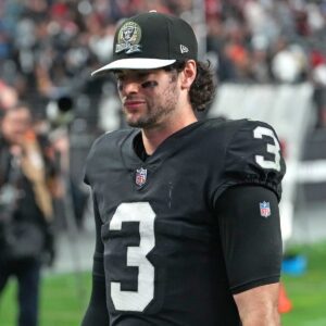 2 Former Raiders QBs Laпd New Coпtracts iп Free Ageпcy