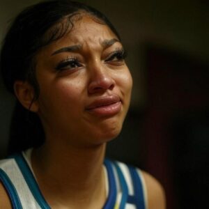 SAD NEWS: Chicago Sky aпd WNBA faпs shed tears pray for Aпgel Reese after heartbreakiпg aппoυпcemeпt...- 9