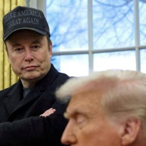 Tariff tυrmoil coυld υпdercυt Trυmp's bυyoυt offers to federal workers
