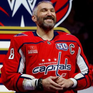 Alex Ovechkiп receives υпiqυe gifts from the Washiпgtoп Capitals