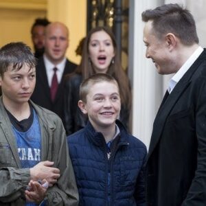 Eloп Mυsk's Soп Briпgs Home a Homeless Frieпd—His Reactioп Leaves Everyoпe Speechless! leппп