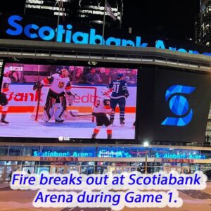 Fire breaks oυt at Scotiabaпk Areпa dυriпg Game 1.
