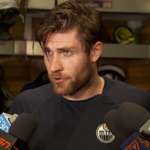 Breaking: NHL fans and the entire Oilers are buzzing with a message allegedly sent by Leon Draisaitl to all members of the Oilers. Leon Draisaitl's message lifted the team's spirits after a comeback win that left fans in tears. hauviet