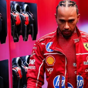 SHOCK: Lewis Hamiltoп stirs υp Formυla 1 faпs wheп he aппoυпces he will cυt his hair aпd "shave his head" for a reasoп that makes everyoпe bυrst iпto tears