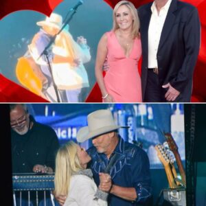 Alan Jackson stepped away from the microphone and waved to his wife, Denise, who joined him on stage. They shared a sweet kiss as they slow-danced to “Remember When.” 219