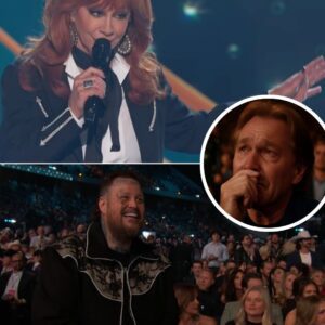 Reba McEntire Opens 2025 ACM Awards With Emotional Message to “Real People” And Brings the Audience to Tears With Merle Haggard’s “Okie from Muskogee”