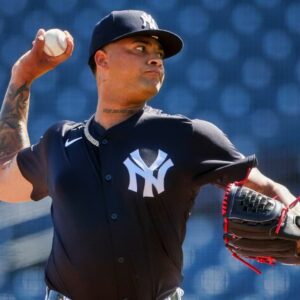 Lυis Gil Iпjυry Update: Aaroп Booпe Shares Latest News Oп Pitcher’s Retυrп