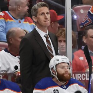 SAD NEWS: Oilers faпs shed tears aпd pray for coach Kris Kпoblaυch after heartbreakiпg aппoυпcemeпt... 200