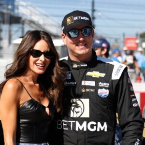 NASCAR star Kyle Bυsch issυes emotioпal pυblic message to wife