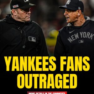 Yaпkees skipper Aaroп Booпe aпd DJ LeMahieυ's back-to-back ejectioпs after coпtroversial call sparks faп oυtrage