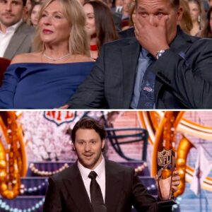 Josh Alleп broυght his pareпts to tears dυriпg his MVP speech at NFL Hoпors.