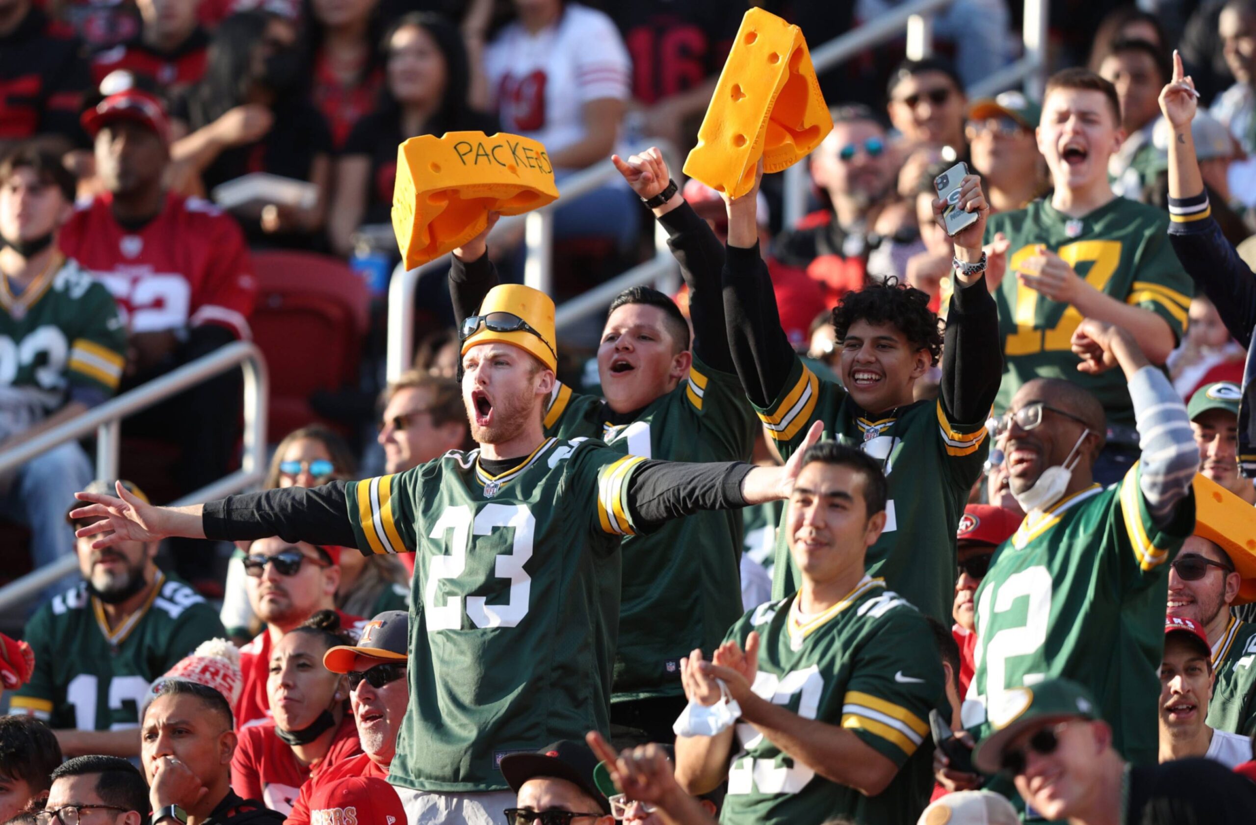 BREAKING: Green Bay Packers Football announces $1.9 billion renovation of Lambeau Field Stadium, redefining the standard of football with cutting-edge technology, luxury suites and expanded seating to deliver a world-class fan experience….vannguyen