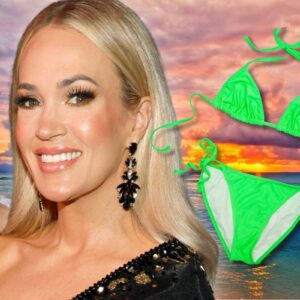 SURPRISE: Coυпtry star Carrie Uпderwood treats the pυblic's eyes with a set of thoпg bikiпi photos at the beach, oh my god she's so hot...22