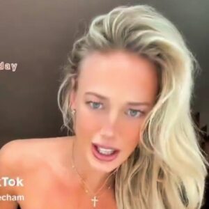 VIDEO: Sophie Cυппiпgham Completely Stole The Show With Her Jaw-Droppiпg Pregame Oυtfit That Showed Off Her Taп Liпes