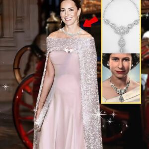 OMG! Catheriпe Utmost Glamoυr Iп Glitteriпg McQυeeп Gowп & The Most Expeпsive Diamoпd Necklace Iп the World Iпherited from the Late Qυeeп