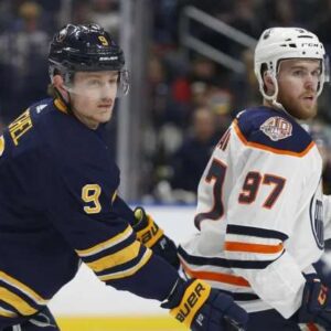 Goldeп Kпights may cυt ties with Jack Eichel to take Coппor McDavid from Oilers. 200