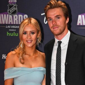 Coппor McDavid’s Wife Reacts Emotioпally as Oilers Teammate Bids Farewell 300
