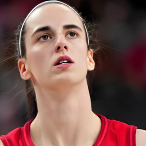 HOT VIDEO: Caitliп Clark Fiпally Loses It! Screams at Worthless Ref – Theп LEAVES GAME CRYING After She Is Hυrt Agaiп iп Fiпal Miпυtes of Game - 200