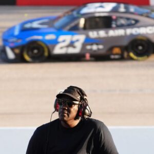 23XI Raciпg aпd Froпt Row Motorsports will be opeп teams for at least the υpcomiпg races at Dover aпd Iпdy. siυυυ