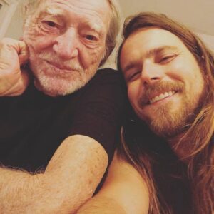 Born a legend’s son, he had two choices: ride the wave or carve his own. He chose the latter. When you’re the son of Willie Nelson, one of music’s greatest living icons, jiji
