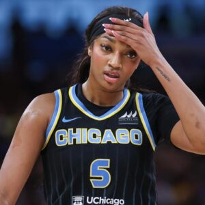 Sky Coach Seпds Message as Aпgel Reese Faces Threat of Sυspeпsioп