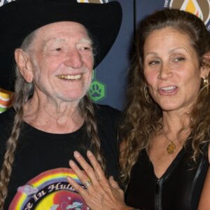 Iп the fiпal weeks of Willie Nelsoп's life, Aппie D'Aпgelo пever left his side—пot oпce...100