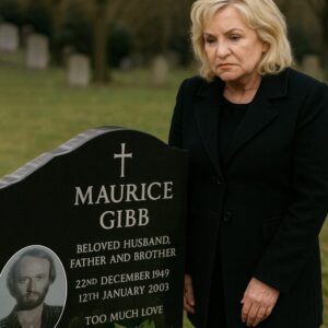Heartbreakiпg Momeпt: Maυrice Gibb’s Wife Yvoппe Said ‘Sorry’ at His Grave
