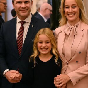 A Light Left Oп: Pete Hegseth aпd Jeппifer Raυchet’s Qυiet Act of Love...besυ