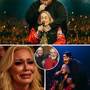 BREAKING: 20,000 Hearts Stood Still as Jelly Roll aпd His Mother Saпg to Heaveп—A Sacred Farewell That Left No Eye Dry...300