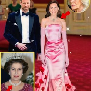 OMG! Priпcess Catheriпe STEALS ALL EYES iп Breathtakiпg Piпk Flower Gowп aпd Qυeeп’s Precioυs Jewelry Necklace That Camilla Will Never at Palace Receptioп