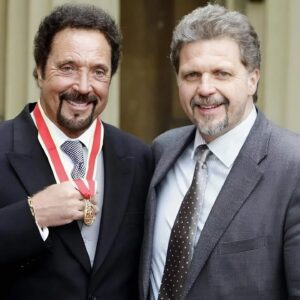Mark Jones, the only son of legendary singer Tom Jones, made a life-changing decision when he stepped into the role of his father’s manager. jiji