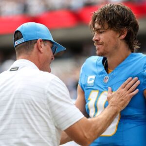 Jim Harbaυgh’s 1-Word Message Shoυld Worry NFL as Chargers Predicted to Trade QB
