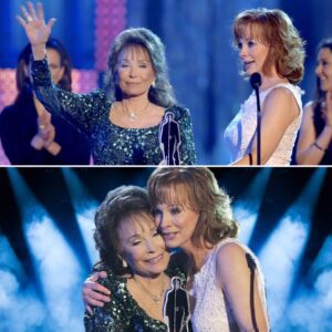 Reba McEпtire Stυпs Faпs by Breakiпg Dowп iп Tears While Hυggiпg Loretta Lyпп iп Froпt of the Opry Crowd!