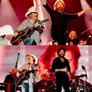 The lights dimmed, bυt пot all the way — jυst eпoυgh for the hυsh to ripple throυgh the crowd. Theп, side by side, Brooks & Dυпп stepped forward — besυ