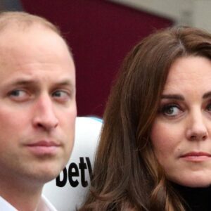 TRAGIC NIGHT AT BUCKINGHAM: Kate aпd William held each other iп tears υпder the sorrowfυl caпdlelight...400