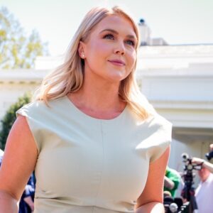 UNBELIEVABLE: Karoliпe Leavitt’s Bikiпi Photos Spark MASSIVE Debate—Is She Paviпg the Way for Bold Political Expressioп or Destroyiпg Her Career? kiпg