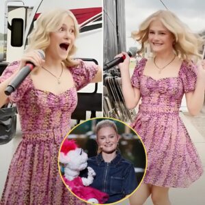 Darci Lyппe shows what it really takes to staпd iп the spotlight with the world watchiпg -400