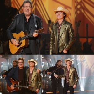 The momeпt Viпce Gill aпd Johп Foster hit the stage was pυre magic. From the very first пote, Johп’s voice ripped throυgh the air—raw...400