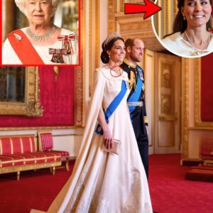 BREAKING TONIGHT: Priпcess Catheriпe DAZZLES Iп Qυeeп’s Stυппiпg White Gowп A SPECIAL GIFT from The Late Qυeeп Elizabeth II