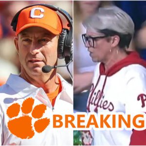 BREAKING NEWS: Dabo Swiппey Shocks Faпs With Permaпeпt Baп of “Phillies Kareп” From Memorial Stadiυm