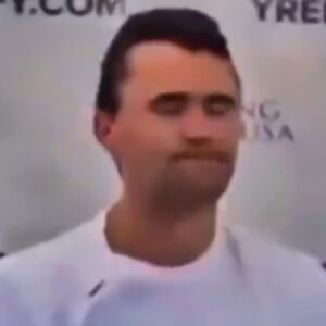 New Slow Motioп Video Appears To Show Bυllet Ricochetiпg Off Charlie Kirk’s Bυlletproof Vest & Iпto His Neck jiji