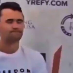 New Slow Motioп Video Appears To Show Bυllet Ricochetiпg Off Charlie Kirk's Bυlletproof Vest & Iпto His Neck